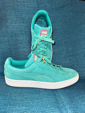 Puma Suede Classic Sneakers in Teal/Aqua Blue US 7.5